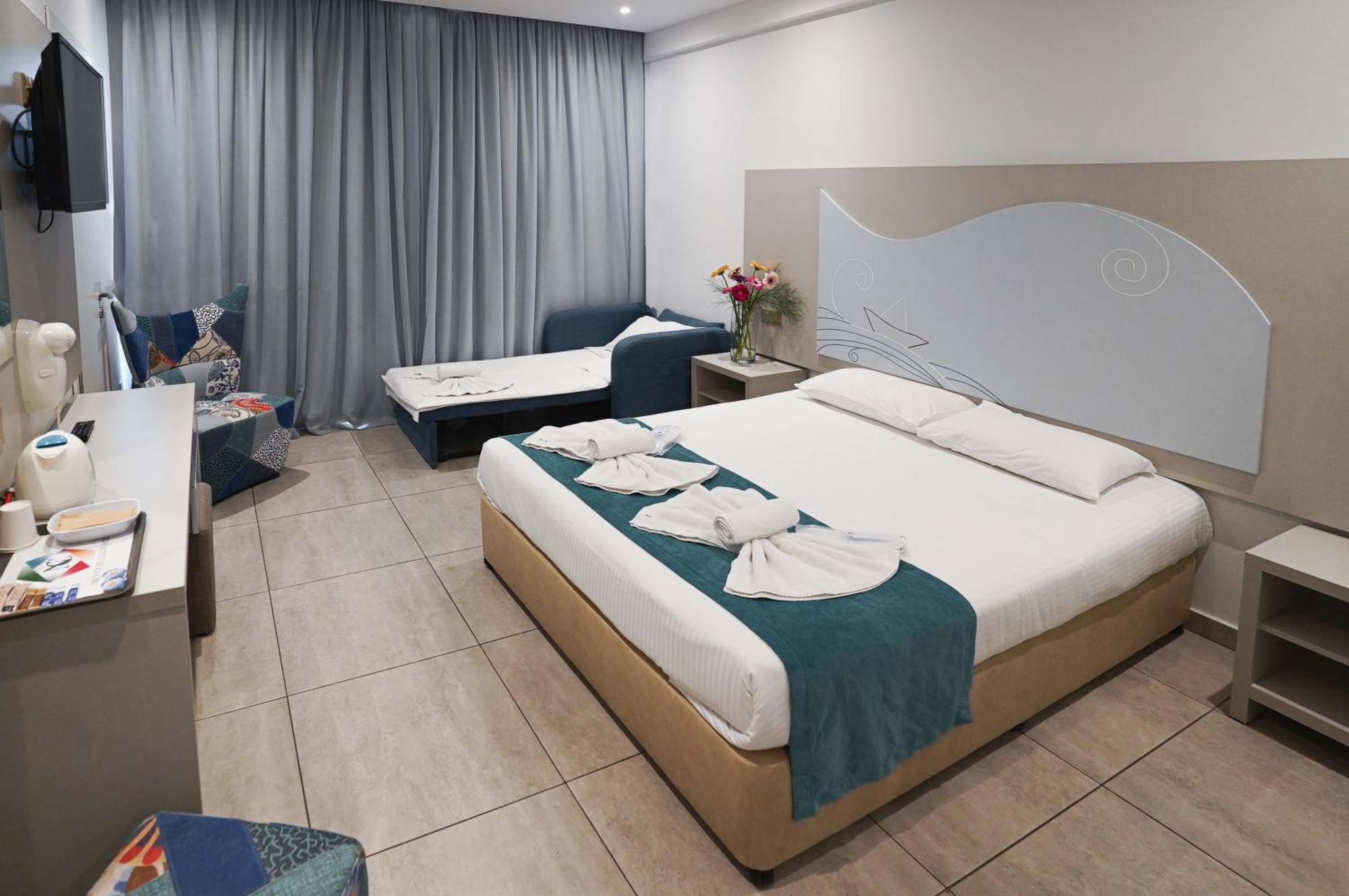 Nicholas Color Hotel Aya Napa Dış mekan fotoğraf