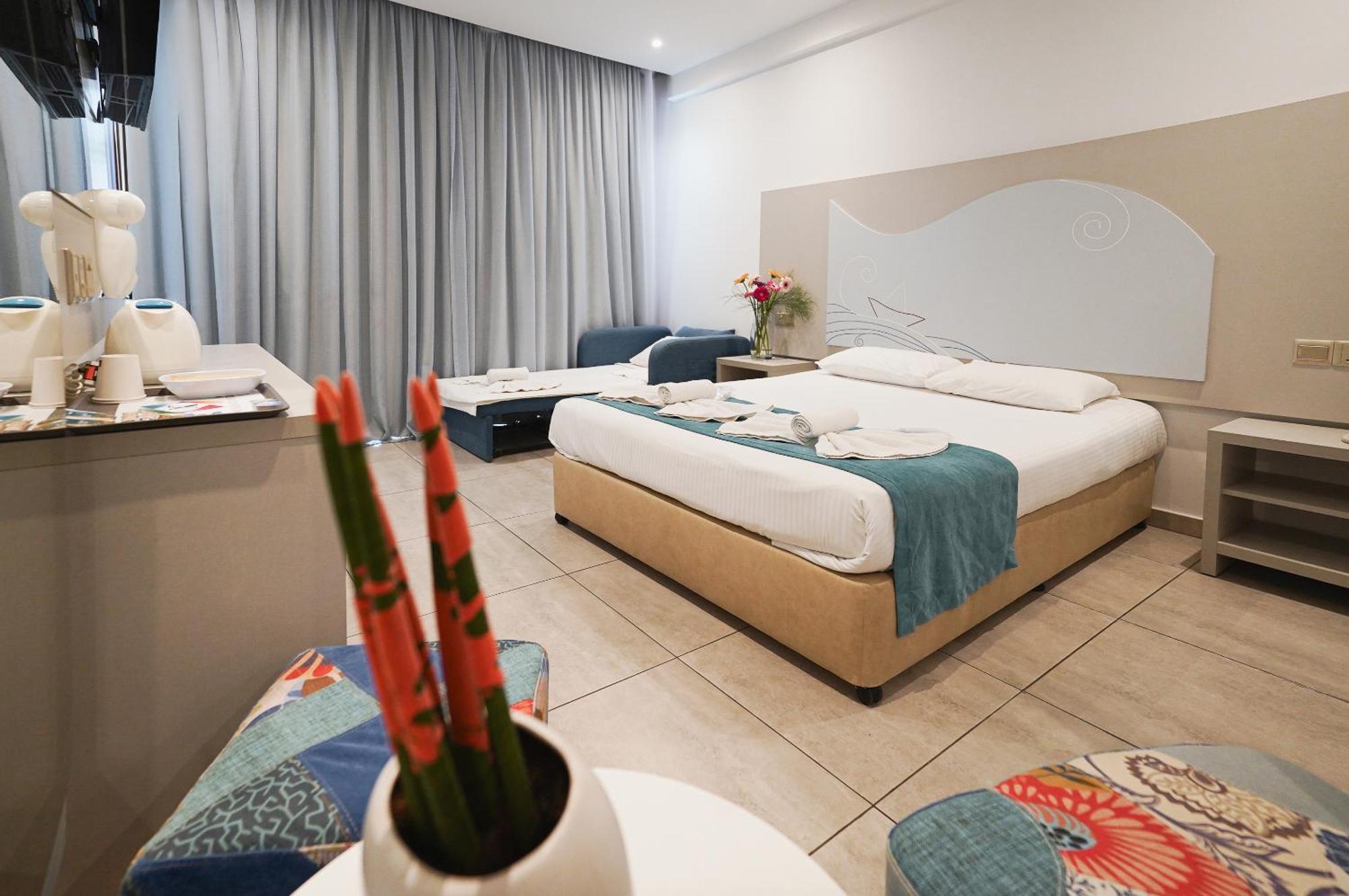 Nicholas Color Hotel Aya Napa Dış mekan fotoğraf